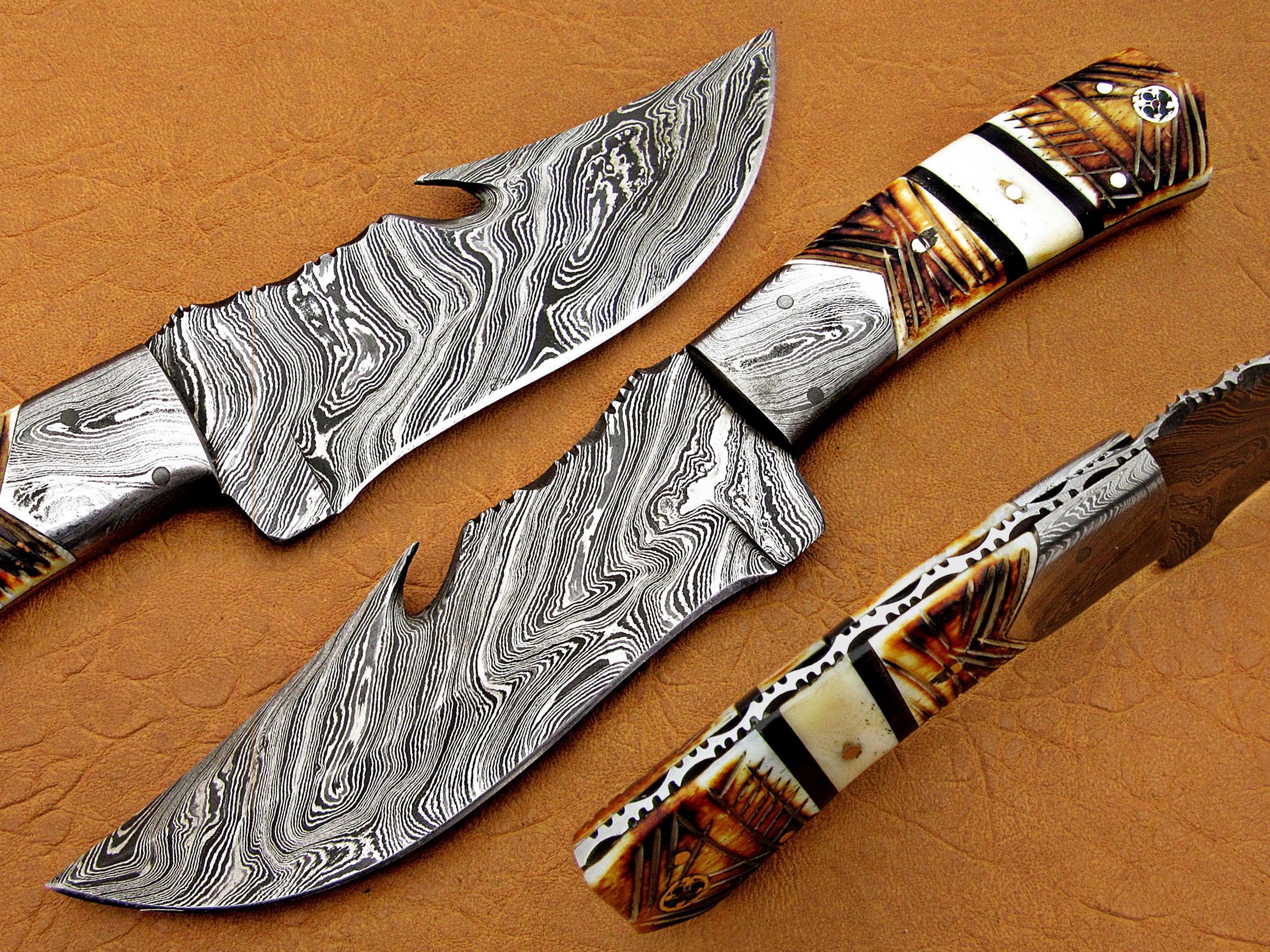 Damascus Steel Blade Gut Hook Bowie Knife 9 Inch